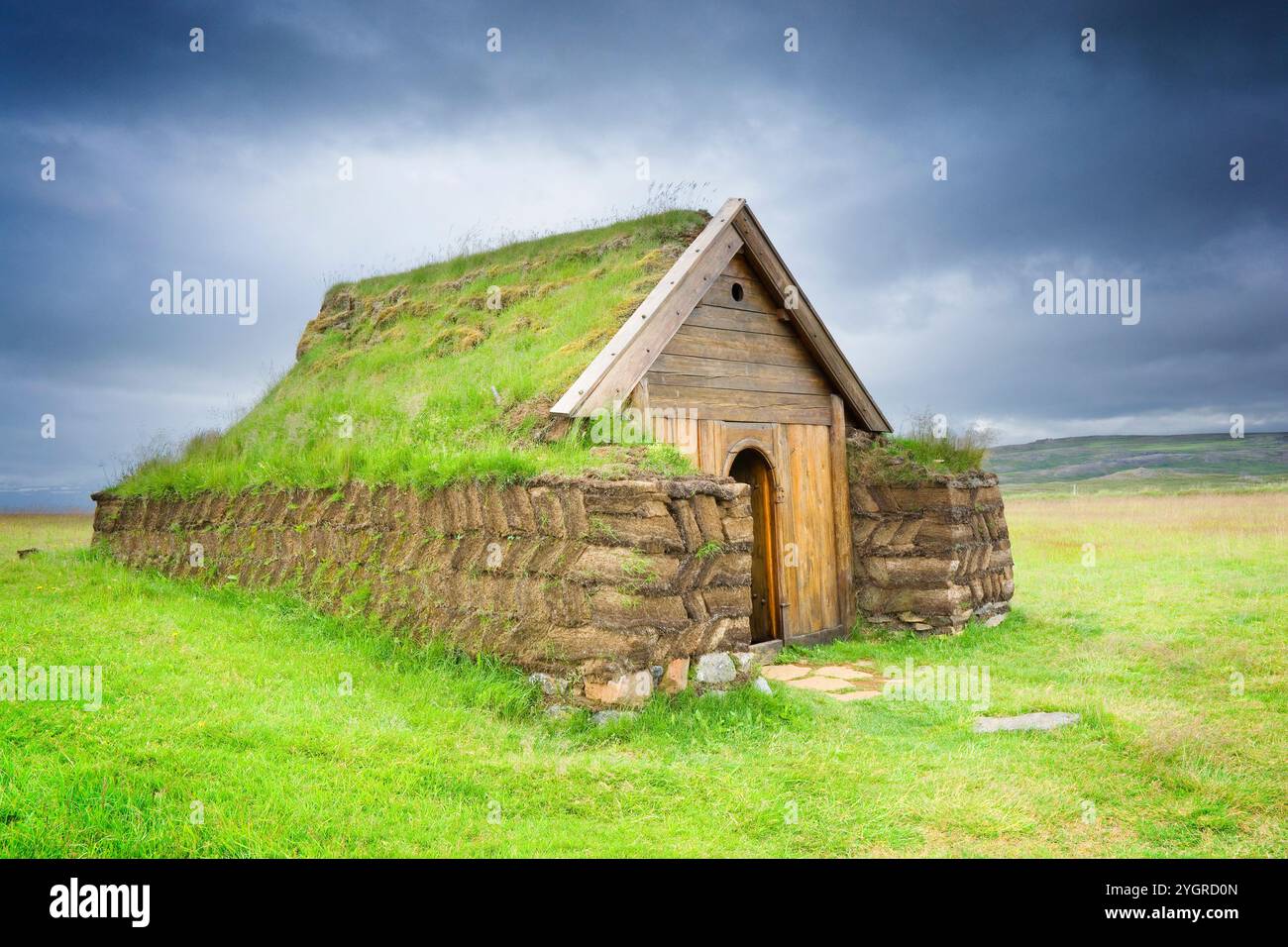 Belle église de gazon de Geirsstaðakirkja dans l'est de l'Islande Banque D'Images