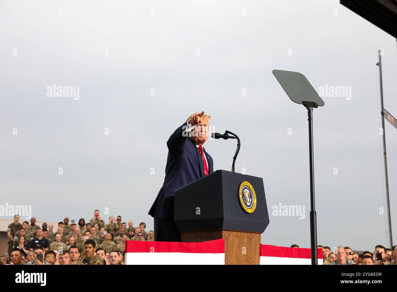 Pyeongtaek, Corée du Sud. 30 juin 2019. U. Le président Donald J. Trump prononce une allocution devant les militaires lors d’une visite à la base aérienne d’Osan, le 30 juin 2019, à Pyeongtaek, dans la province de Gyeonggi, Corée du Sud. Crédit : PFC. Jillian Hix/US Army photo/Alamy Live News Banque D'Images