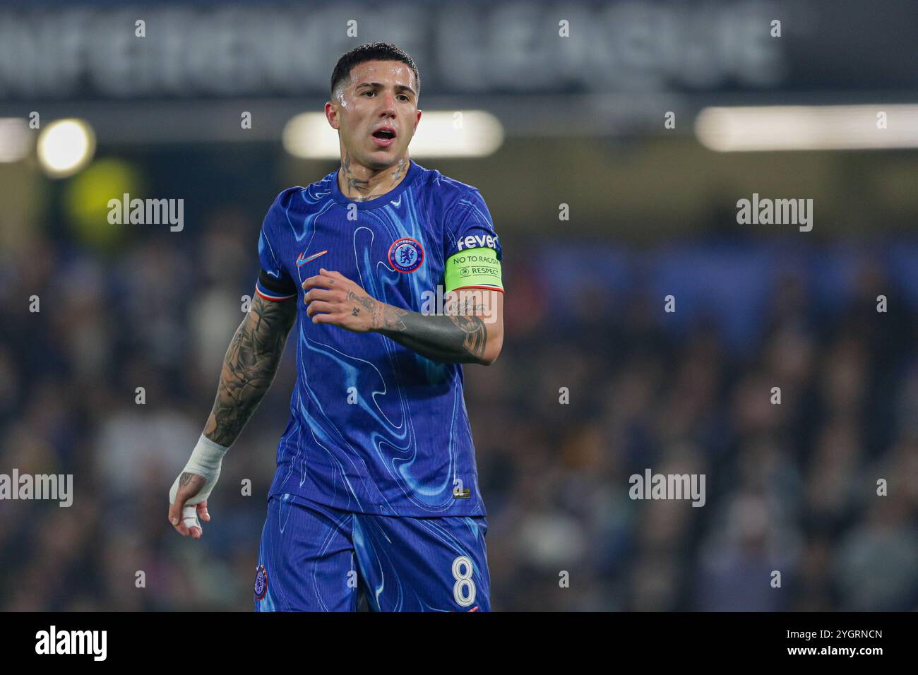 Enzo Fernandez de Chelsea vu lors du match de l'UEFA Conference League 2024/2025 entre Chelsea et Noah à Stamford Bridge. Score final ; Chelsea 8:0 FC Noah. Banque D'Images