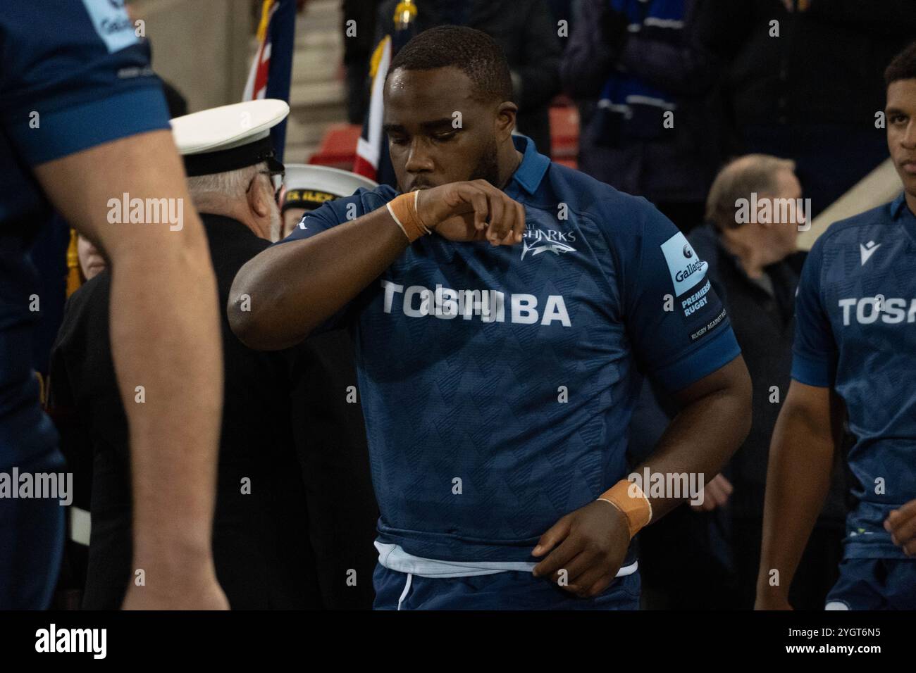 Tumy Onasanya (1 Sale Sharks) en action avant le match de la Premiership Cup Bewteen Sale Sharks et Caldy RFC au Salford Community Stadium, en Angleterre. n action lors du match de la Premiership Cup entre Bewteen Sale Sharks et Caldy RFC au Salford Community Stadium, en Angleterre. Crédit : Samuel Wardle/Alamy Live News Banque D'Images