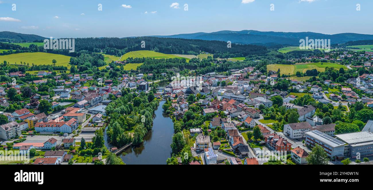 Vue sur la station thermale climatique de Regen sur la pluie noire dans la forêt bavaroise Banque D'Images