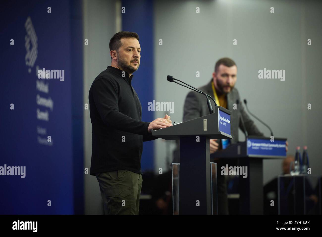 Praesident Wolodymyr Selenskyj auf dem 5.eu Gipfel à Budapest Praesident Wolodymyr Selenskyj auf dem 5.eu Gipfel à Budapest AM 07.11.2024, visite de travail du président de l'Ukraine en Hongrie pour participer au cinquième sommet de la Communauté politique européenne Foto:le Bureau présidentiel de l'Ukraine via SVEN SIMON Fotoagentur GmbH & Co. Pressefoto KG Prinzess-Luise-Str. 41 45479 M u e l h e i m / R u h R Tel. 0208/9413250 Fax. 0208/9413260 GLS Bank BLZ 430 609 67 Kto. 4030 025 100 IBAN DE75 4306 0967 4030 0251 00 BIC GENODEM1GLS www.svensimon.net Budapest Ungarn *** Président Volodymyr Selenskyj Banque D'Images