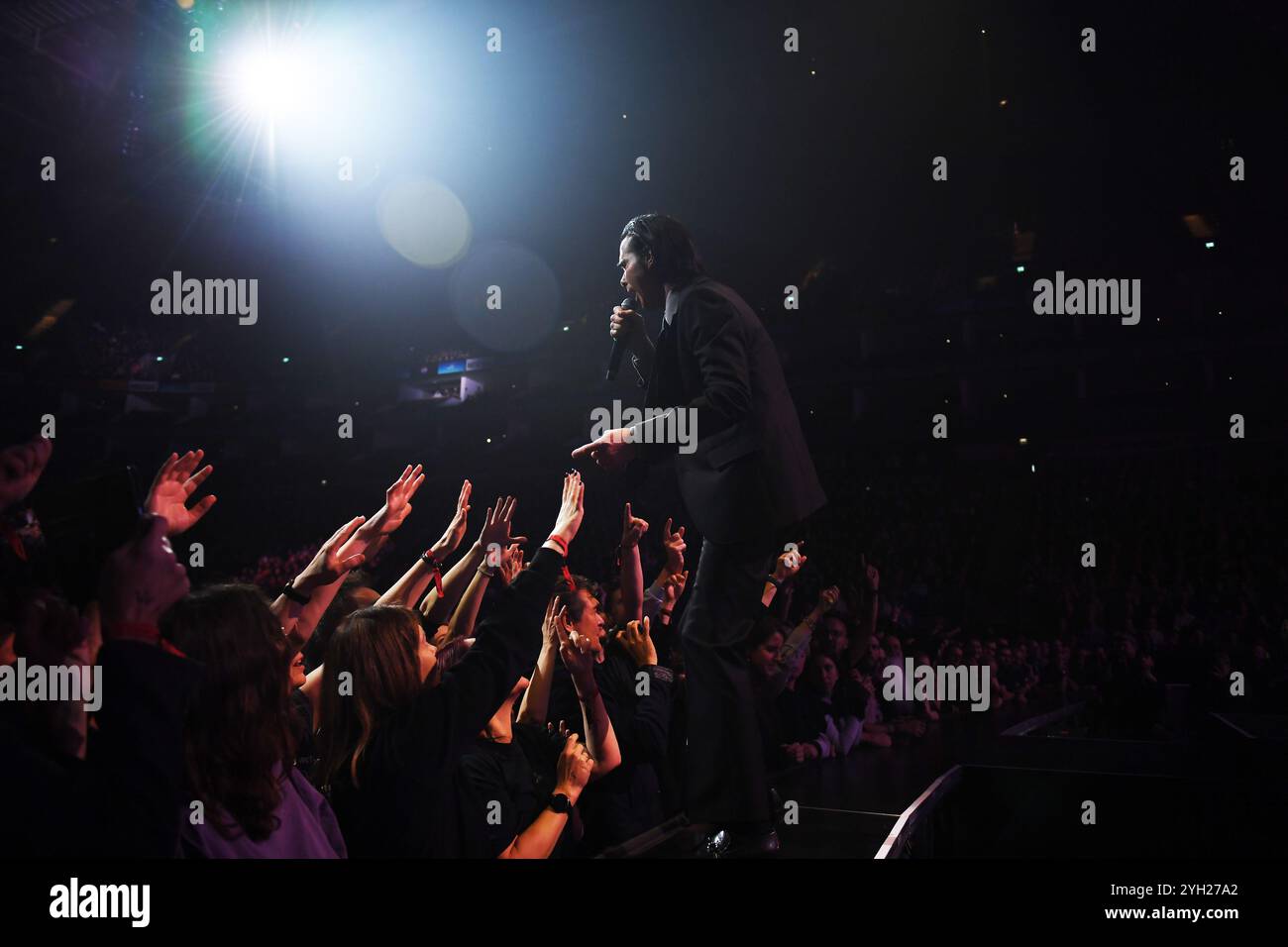 ROYAUME-UNI. 08 novembre 2024. LONDRES, ANGLETERRE - 08 NOVEMBRE : Nick Cave de 'Nick Cave and the Bad Seeds' se produisant à O2 Arena, Greenwich le 08 novembre 2024 à Londres, Angleterre. CAP/Mar © Mar/Capital Pictures crédit : Capital Pictures/Alamy Live News Banque D'Images