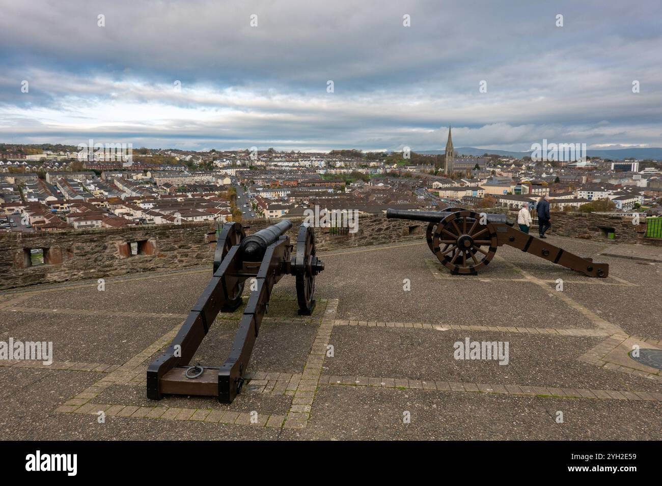 Le canon double Bastion de Derry Walls Banque D'Images