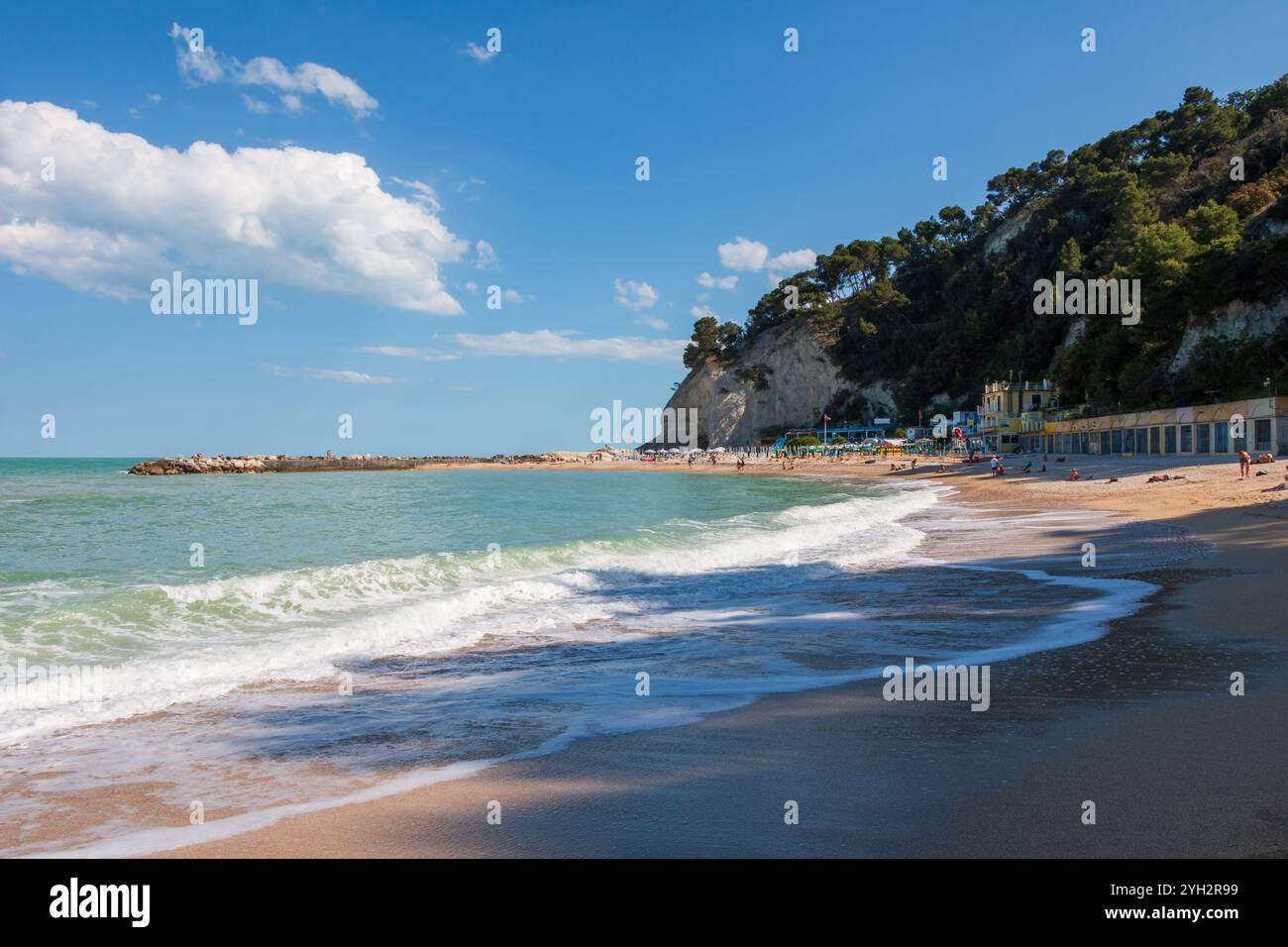 La belle plage d'Urbani sur la côte de Conero Banque D'Images