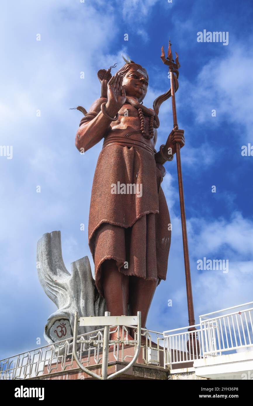 Statue géante de Shiva, temple hindou Ganga Talao, Grand bassin Océan Indien, île Maurice, Afrique Banque D'Images