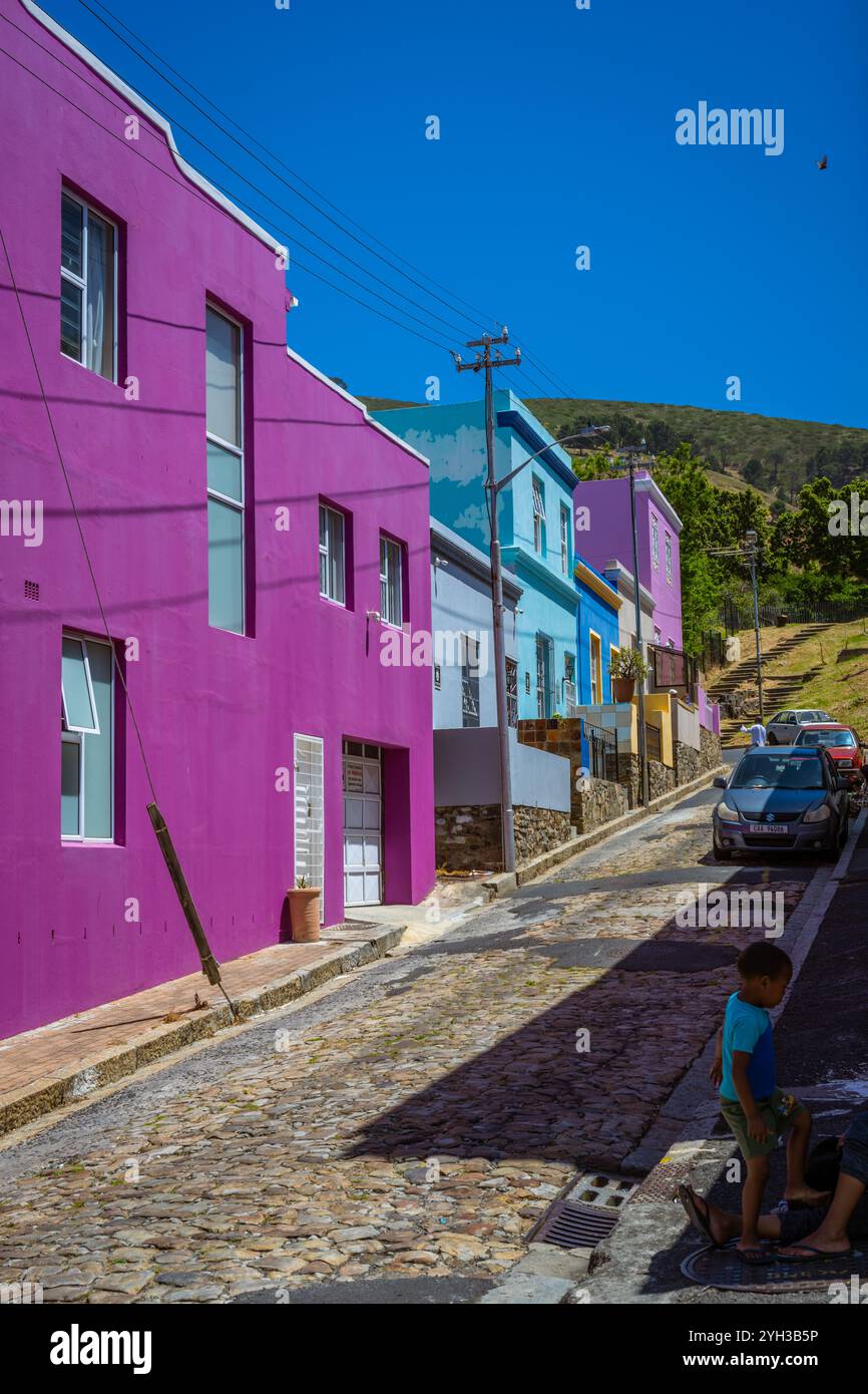 Vue verticale de maisons colorées dans le quartier de Bo-Kaap au Cap, Afrique du Sud Banque D'Images