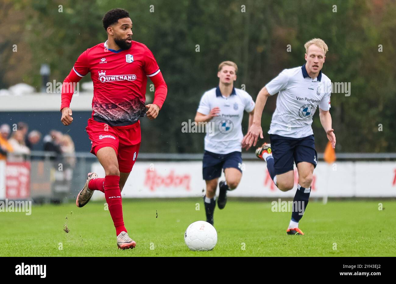 HEEMSTEDE, 09-11-2024, Sportcomplex RCH, Betnation Divisie, Dutch Tweede Divisie Football, saison 2024 / 2025. Match entre Koninklijke HFC - Quick Boys. Le joueur de Quick Boys Ravelino Junte et le joueur du HFC Jim Hulleman. Banque D'Images