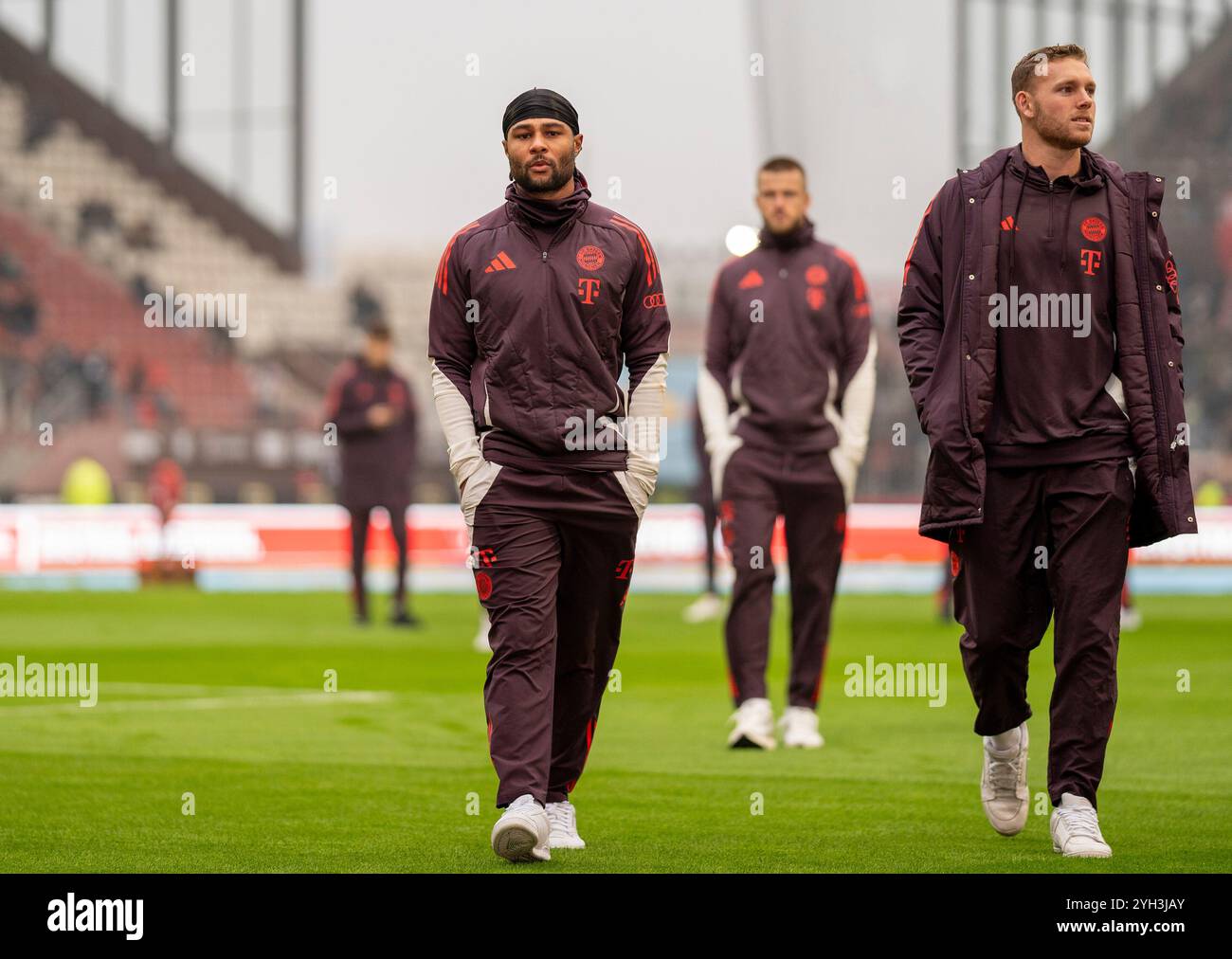 Hambourg, Deutschland. 09 novembre 2024. 09.11.2024, Fussball, 1. Bundesliga : FC préparé Pauli - FC Bayern München in Hamburg, Millerntor-Stadion préparé Pauli, saison 2024 2025 la réglementation DFL interdit toute utilisation de photographies comme séquences d'images et ou quasi-vidéo. Crédit : dpa/Alamy Live News Banque D'Images