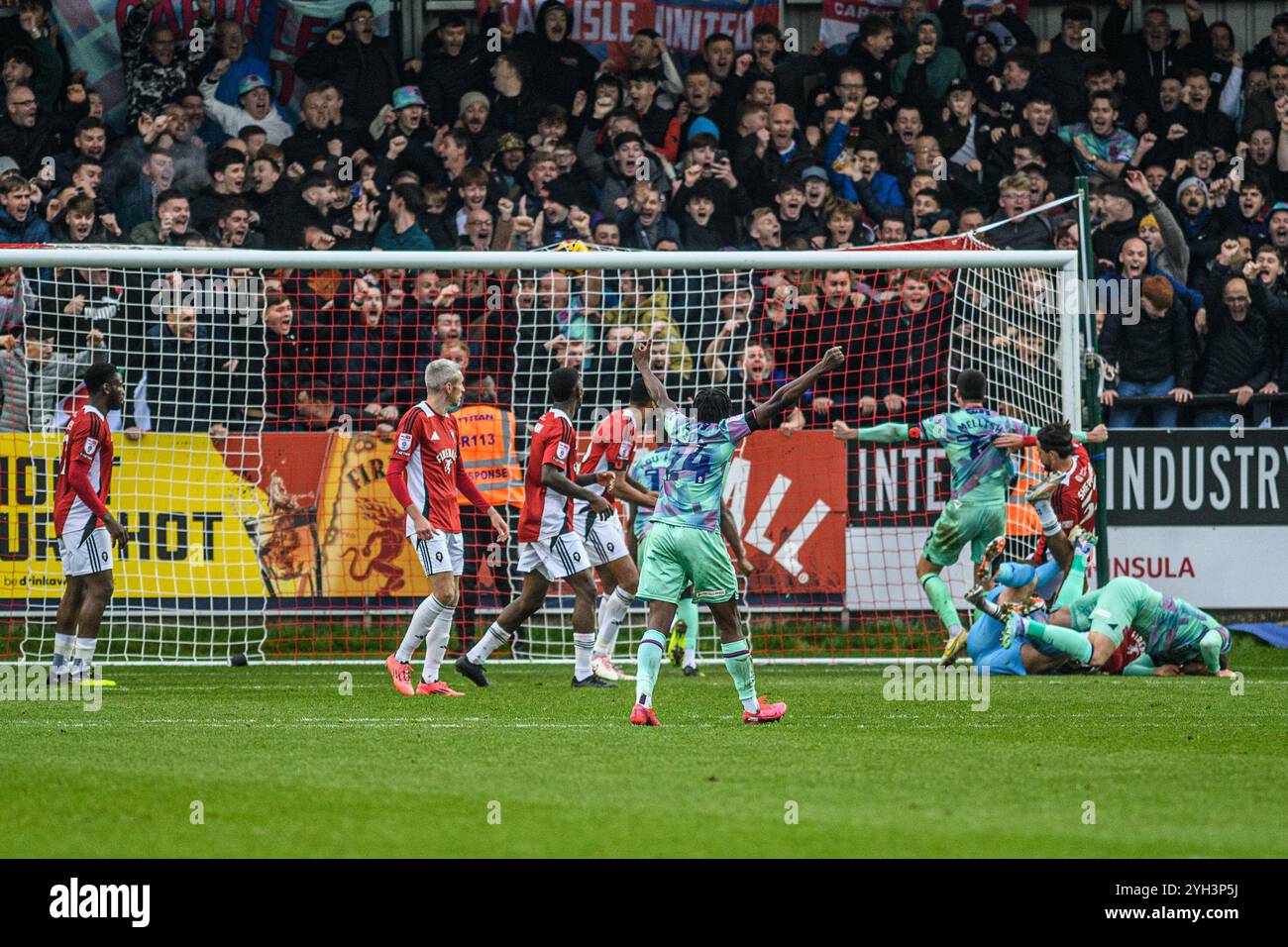 Ben Barclay de Carlisle United marque le premier but de son équipe lors du match de Sky Bet League 2 entre Salford City et Carlisle United au Peninsula Stadium de Salford le samedi 9 novembre 2024. (Photo : Ian Charles | mi News) crédit : MI News & Sport /Alamy Live News Banque D'Images