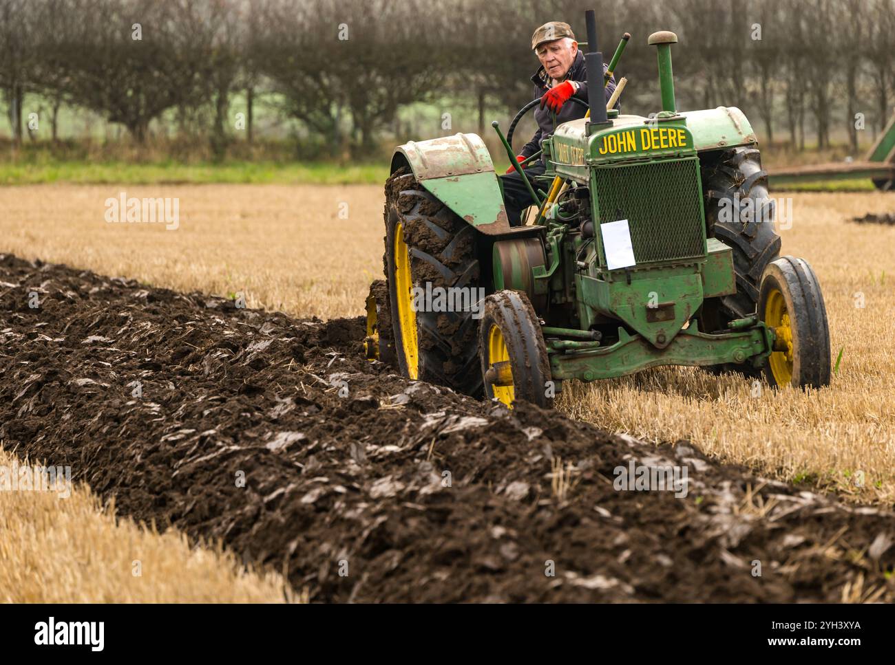Vintage 1930s John Deer tracteur labour sillons, match de labour East Lothian, Écosse, Royaume-Uni Banque D'Images