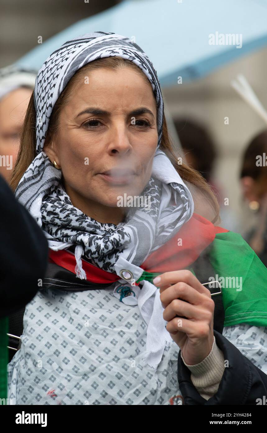 Londres, Royaume-Uni. 2 Nov 2024. Partisan pro-Palestine lors de la manifestation de la Marche nationale pour la Palestine, Londres, demandant justice pour la Palestine et que le gouvernement aide à mettre fin aux combats. Banque D'Images