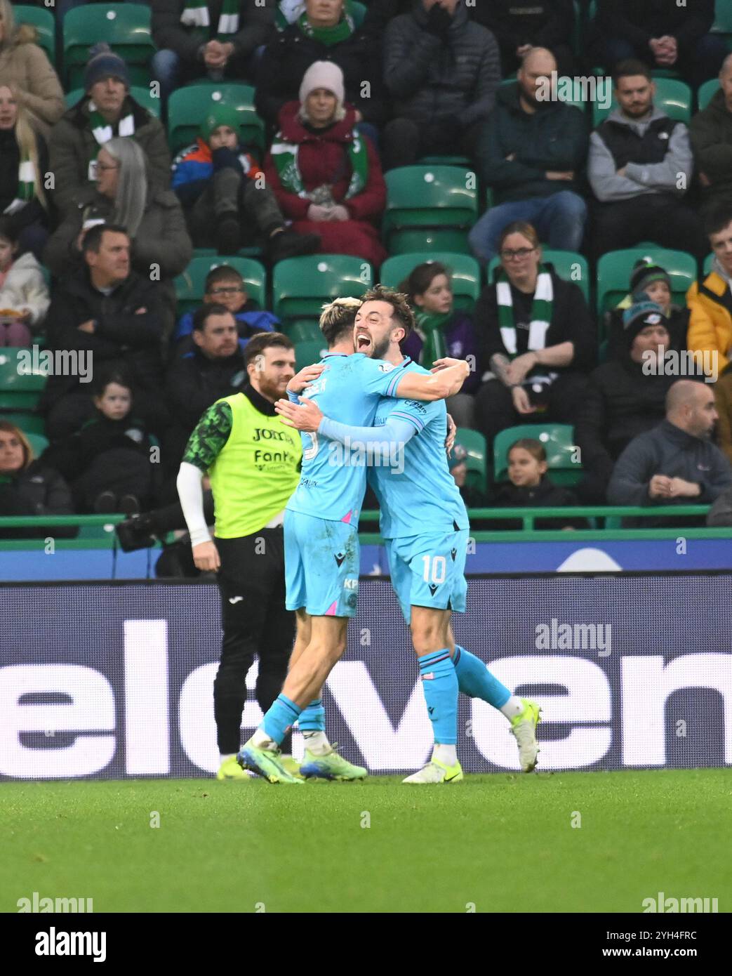 Stade Easter Road. Édimbourg. Scotland.UK. 9th November 24 William Hill Premiership match Hibernian vs St Mirren Conor McMenamin (présenté Mirren) (10) célèbre son premier but v Hibs Credit : eric mccowat/Alamy Live News Banque D'Images