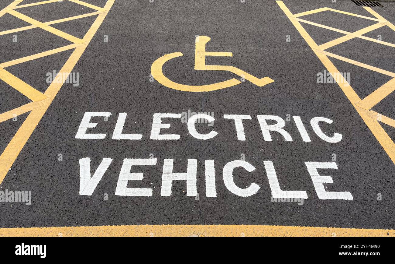 Parking handicapés électrique dans une gare au Royaume-Uni Banque D'Images