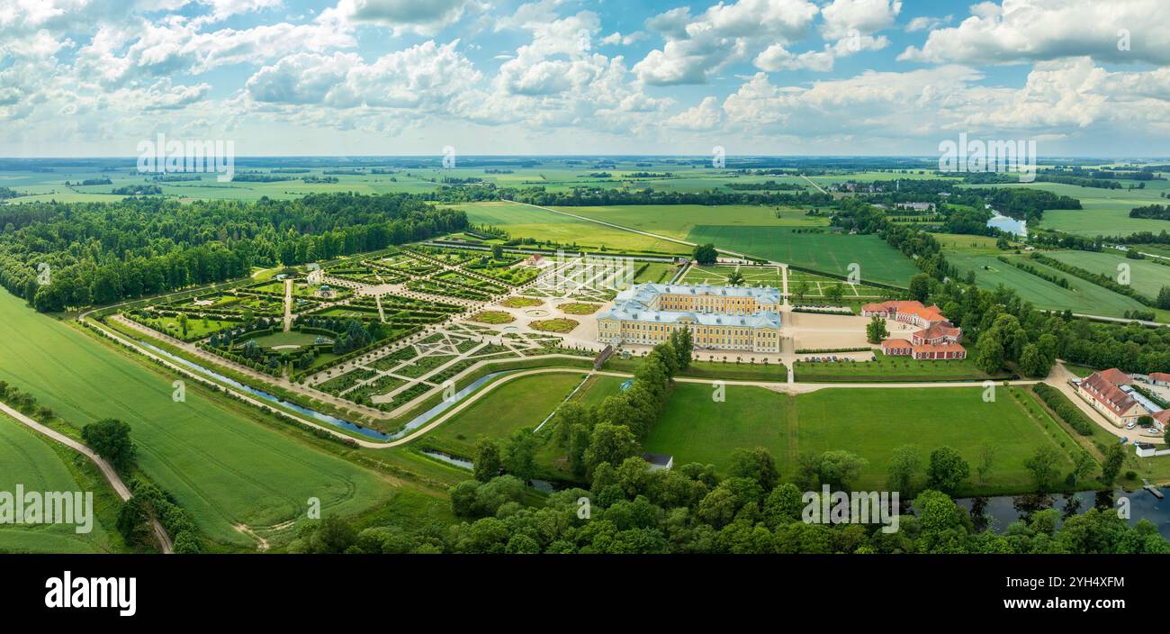 Vue aérienne du palais Rundale en Lettonie Banque D'Images