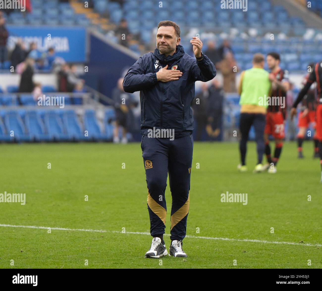 John Eustace, manager des Blackburn Rovers, remercie les fans itinérants des Blackburn Rovers pour leur soutien. EFL Skybet championnat match, Cardiff ville v B. Banque D'Images