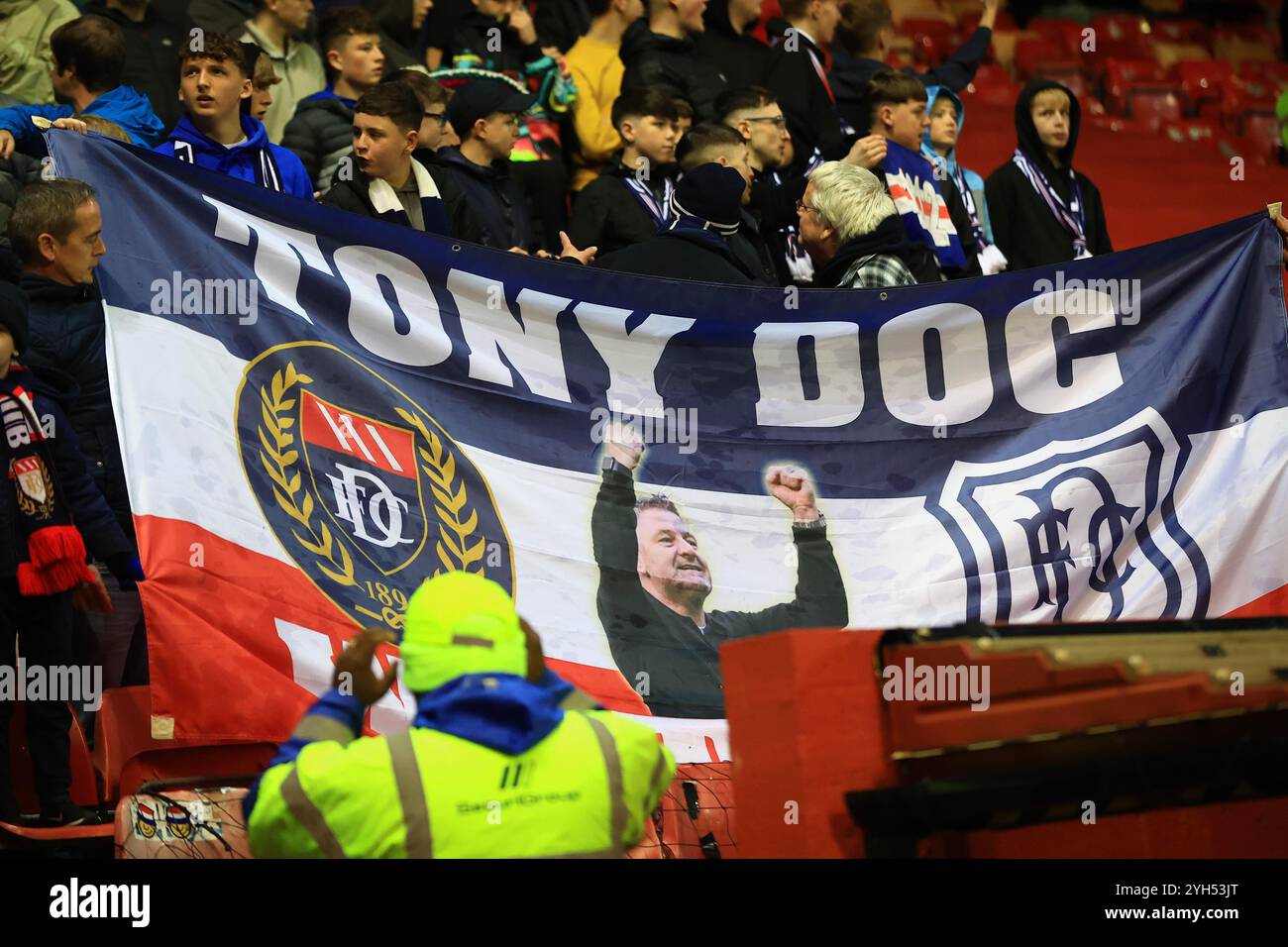 Pittodrie Stadium, Aberdeen, Royaume-Uni. 9 novembre 2024. Scottish Premiership Football, Aberdeen versus Dundee ; Dundee fans Credit : action plus Sports/Alamy Live News Banque D'Images