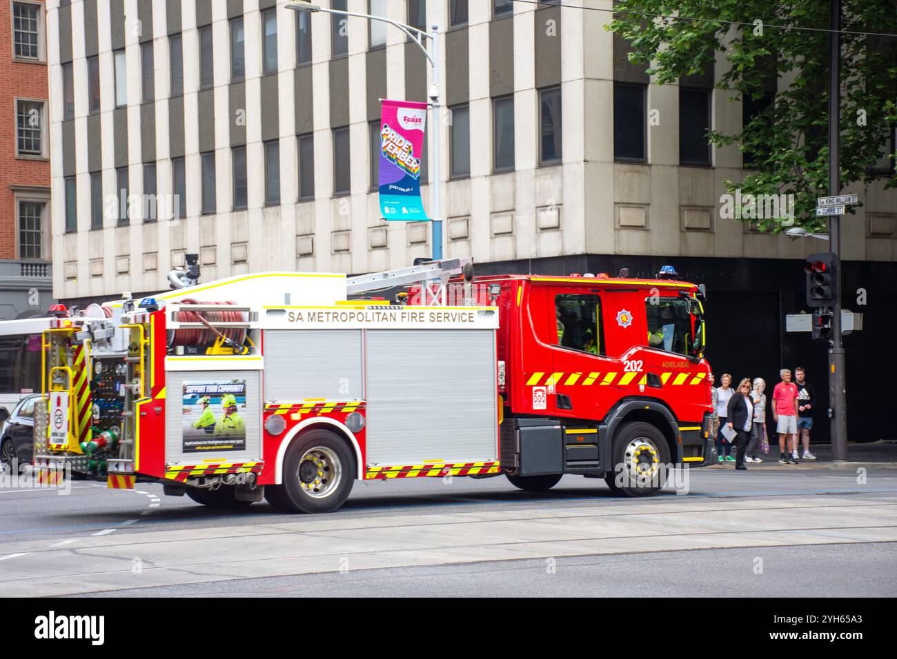 Sa Metropolitan Fire Service Engine on Call, Grenfell Street, Adélaïde, Australie du Sud, Australie Banque D'Images Sa Metropolitan Fire Service Engine on Call, Grenfell Street, Adélaïde, Australie du Sud, Australie Banque D'Images