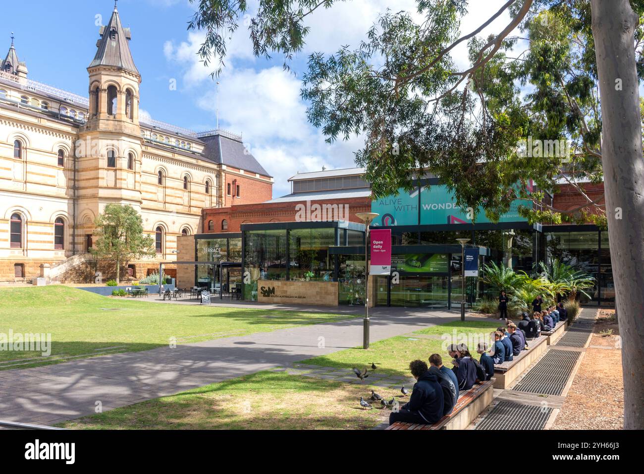 Entrée au South Australian Museum, North Terrace, Adélaïde, Australie méridionale, Australie Banque D'Images