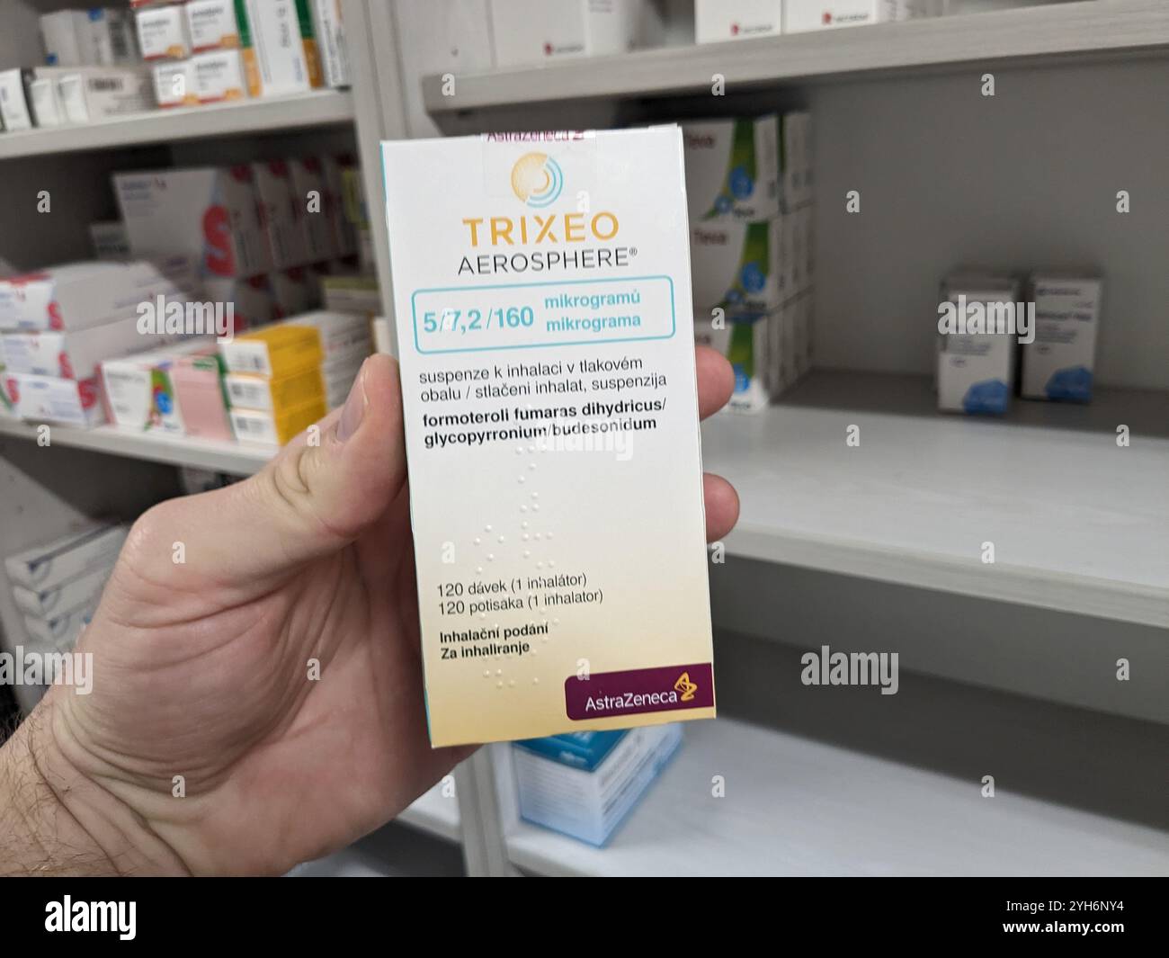 Trixeo Aerosphere est un inhalateur combinant FORMOTÉROL, BUDÉSONIDE et GLYCOPYRRONIUM pour la prise en charge de la bronchopneumopathie chronique obstructive (BPCO) Banque D'Images