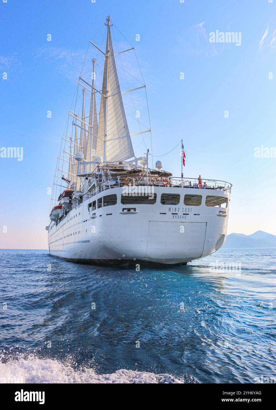 Mer Méditerranée, Espagne. 09 novembre 2024 le bateau de croisière à — free download