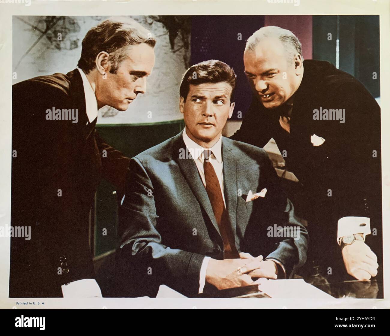 PHILIP LOCKE et ROGER MOORE dans le rôle de Simon Templar / le Saint dans LES CRÉATEURS DE FICTION 1968 réalisateur ROY WARD BAKER personnage créé par Leslie Charteris histoire / scénario John Kruse musique Edwin Astley producteurs Robert S. Baker et (non crédité) Roger Moore Bamore / Incorporated Television Company (ITC) / Banque D'Images