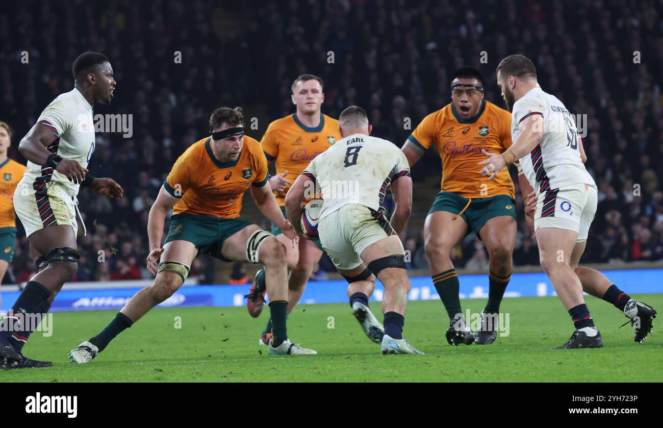 Londres, Royaume-Uni. 09 novembre 2024. L'australien Nick Frost (Brumbies) et l'anglais Ben Earl (Saracens) en action lors des Autumn Nations Series entre l'Angleterre et l'Australie (Wallabies) au stade Allianz, Twickenham, Londres le 9 novembre 2024 crédit : action Foto Sport/Alamy Live News Banque D'Images