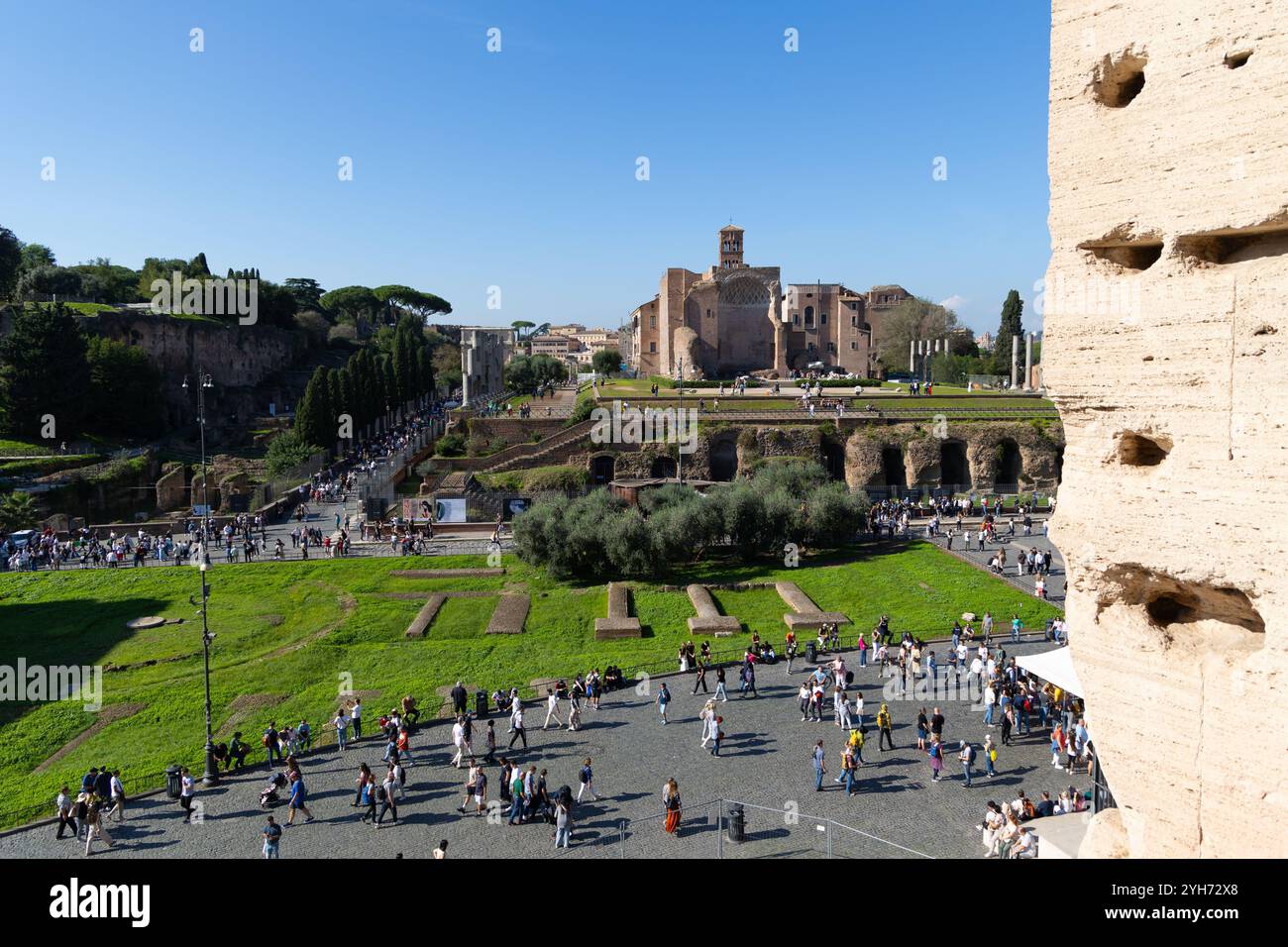 Vue du Colisée vers Forum Romanum, Rome, Italie Banque D'Images
