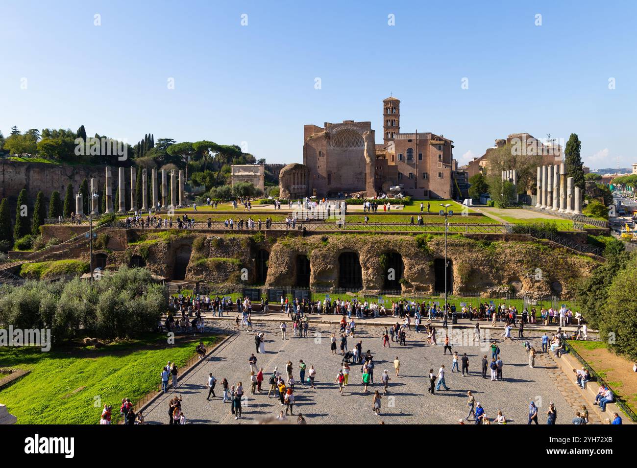 Vue du Colisée vers Forum Romanum, Rome, Italie Banque D'Images
