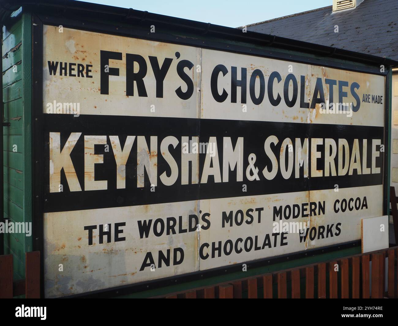 Publicité pour les anciennes chocolats Fry's Keynsham et Somerdale cacao and Chocolate Works. Gare de Bitton. Banque D'Images