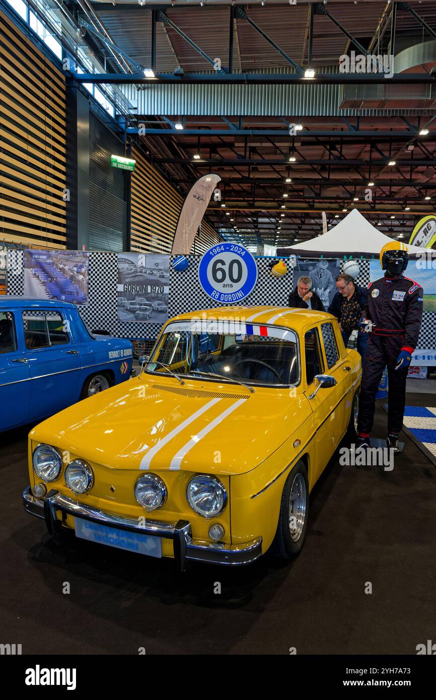 LYON, le 8 novembre 2024 : la 45ème édition du salon Epoqu'Auto se tient à Eurexpo et rassemble un prestigieux panel de voitures anciennes, de nombreux exposants Banque D'Images