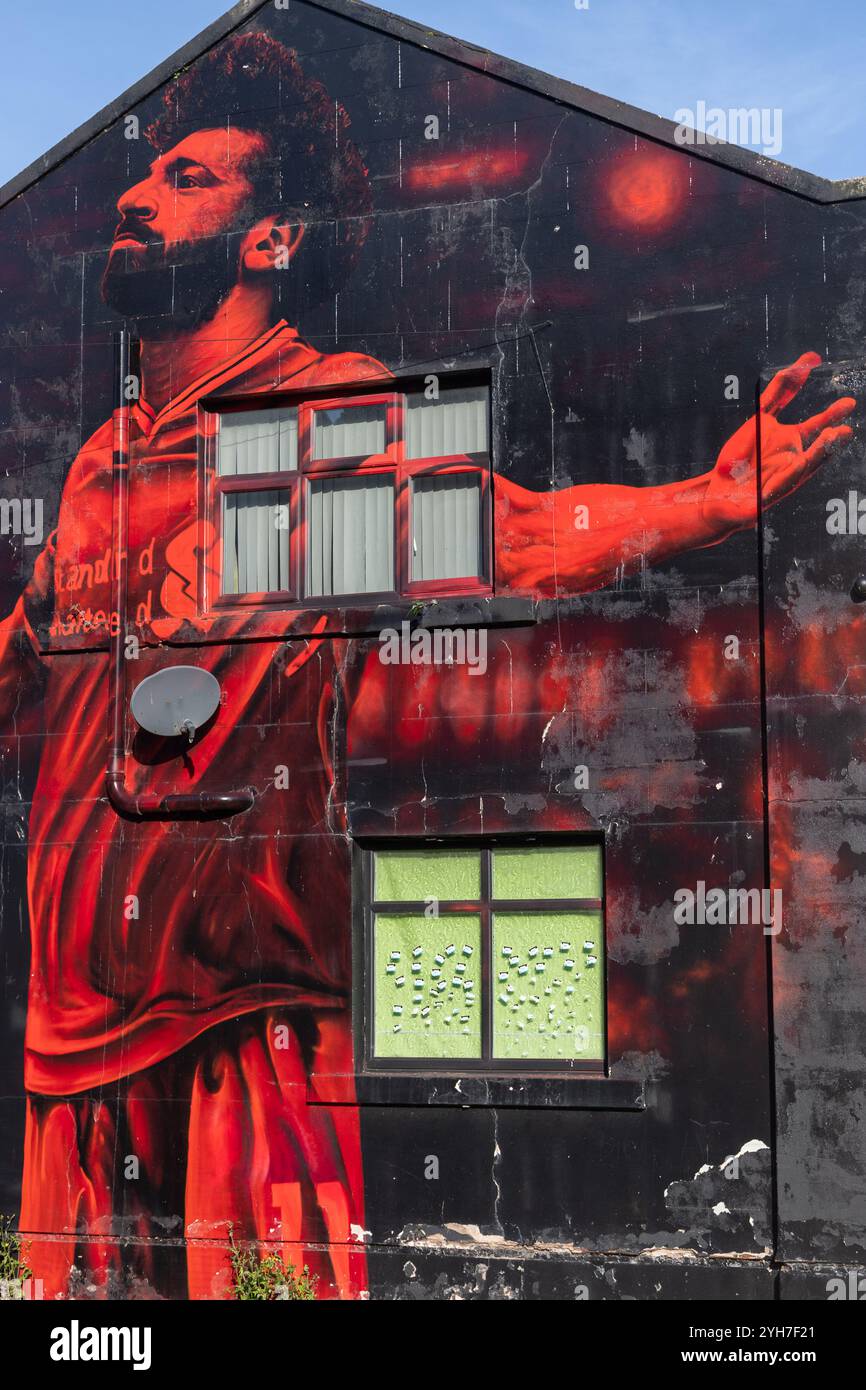 Mo Salah murale o Anfield Road. Mo Salahs s'appelle Mohamed Salah Hamed Mahrous Ghaly, mieux connu des fans de Liverpool sous le nom de « Roi ». Photo prise 2 Banque D'Images