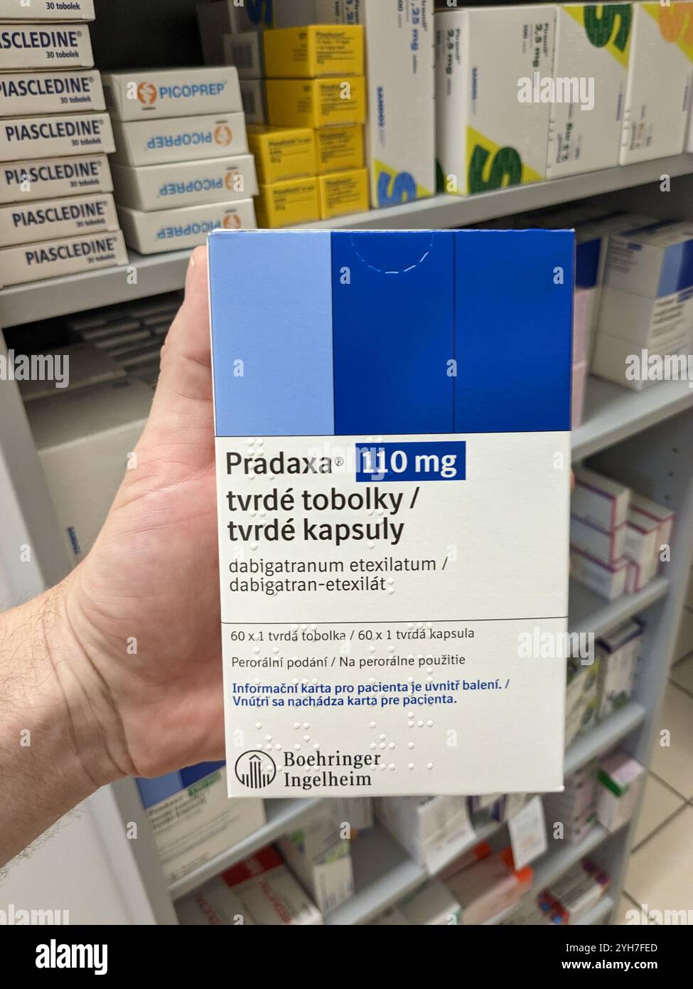 PRADAXA médicament avec Dabigatran etexilate substance active de Boehringer Ingelheim, utilisé pour la prévention des accidents vasculaires cérébraux, fibrillation auriculaire, caillot sanguin Banque D'Images