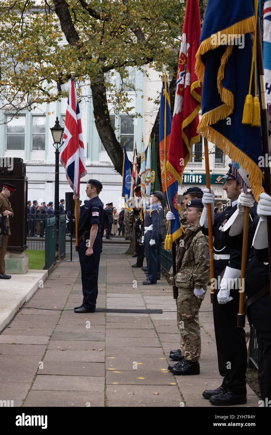 Old Steine, Brighton, ville de Brighton et Hove, East Sussex, Royaume-Uni. Dimanche du souvenir, Brighton. Le dimanche du souvenir est organisé au Royaume-Uni comme une journée commémorant la contribution des militaires et civils britanniques et du Commonwealth, hommes et femmes, aux deux guerres mondiales et aux conflits ultérieurs. Il a lieu le deuxième dimanche de novembre. 10 novembre 2024. David Smith/Alamy News Banque D'Images