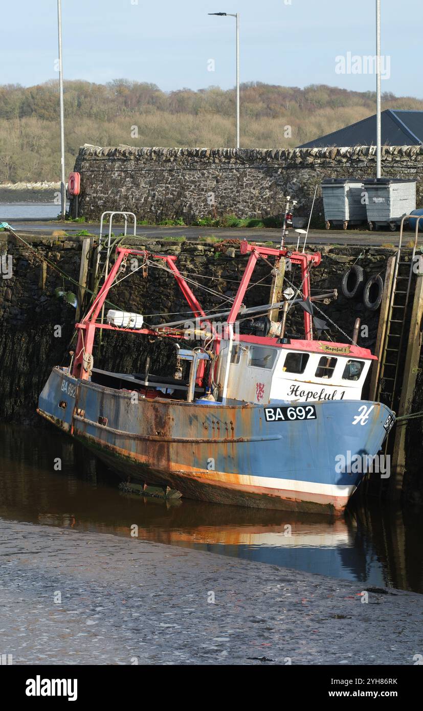 Port de Garlieston Écosse bateau de pêche aux coquillages BA692 amarré au petit port sur la baie de Wigtown photo novembre 2024 Banque D'Images