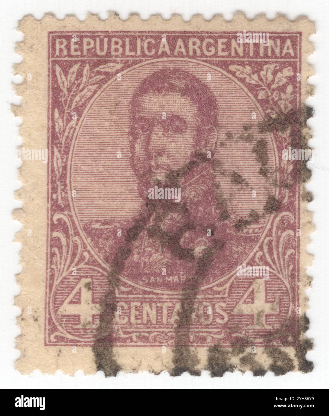 ARGENTINE - 1908 décembre 29 : timbre à 4 centavos violet rougeâtre représentant un portrait de José Francisco de San Martin y Matorras (1778-1850), connu sous le nom de libérateur de l'Argentine, du Chili et du Pérou. Général argentin et chef principal des parties méridionales et centrales de la lutte réussie de l'Amérique du Sud pour l'indépendance de l'Empire espagnol qui a servi comme protecteur du Pérou. Né à Yapeyú, Corrientes, dans l'Argentine moderne, il quitte la vice-royauté de la Río de la Plata à l'âge de sept ans pour étudier à Málaga, en Espagne Banque D'Images