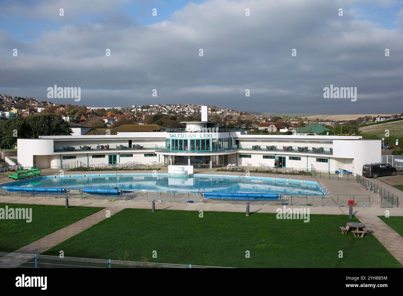 Saltdean Lido, près de Brighton, East Sussex. Banque D'Images