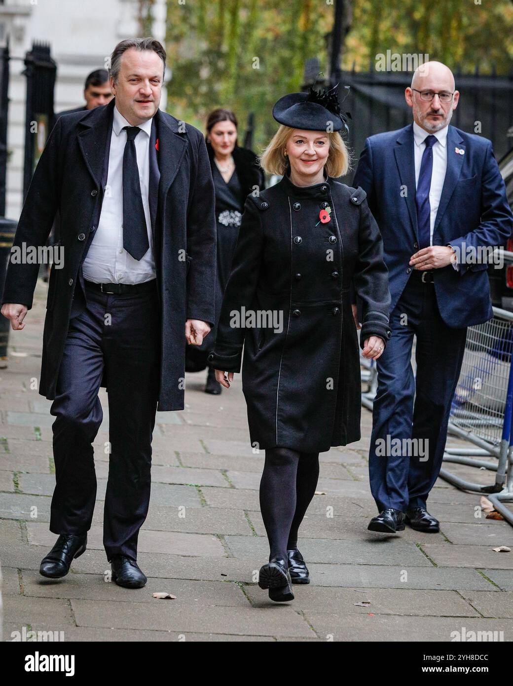 Downing Street, Londres, Royaume-Uni, 10 novembre 2024. Liz Truss, ancienne première ministre du Royaume-Uni et ancienne chef du Parti conservateur. Des politiciens, y compris d'anciens premiers ministres, sont vus marcher dans Downing Street en route pour assister à la cérémonie du dimanche du souvenir à Whitehall à Westminster. Crédit : Imageplotter/Alamy Live News Banque D'Images