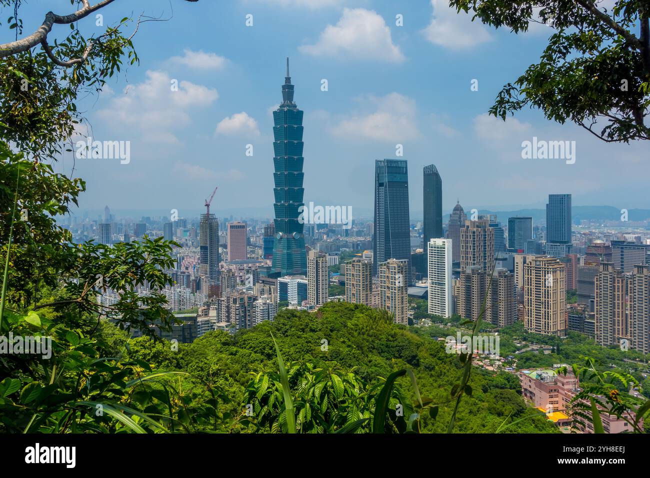 Vue panoramique de Taipei, Taïwan skyline depuis Xiangshan Elephant Mountain Trail Banque D'Images