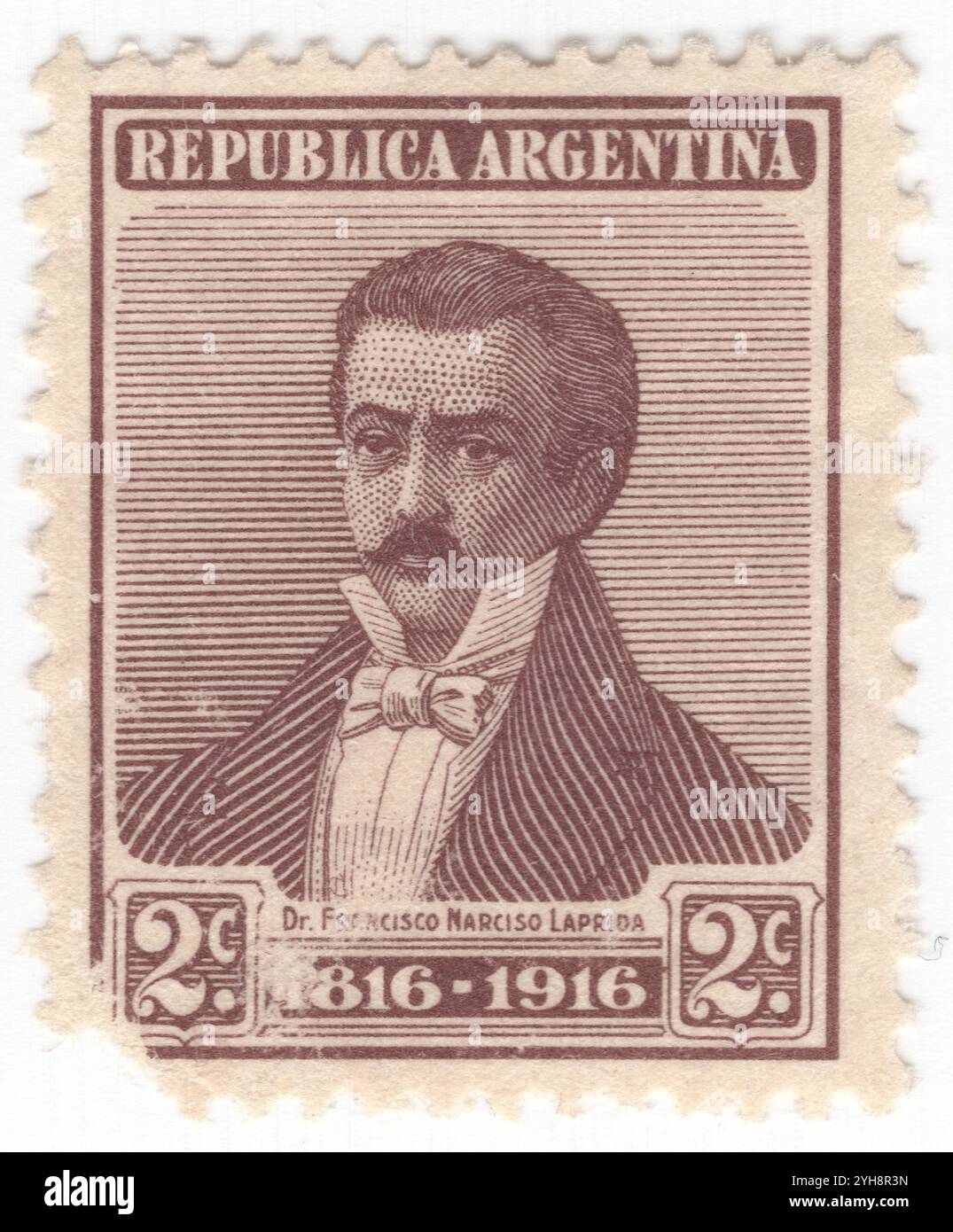 ARGENTINE - 1916 juillet : timbre-poste en chocolat à 2 centavo représentant un portrait de Francisco Narciso de Laprida, avocat et homme politique argentin. Il est un représentant de San Juan au Congrès de Tucumán, et son président le 9 juillet 1816, lors de la déclaration d'indépendance de l'Argentine. Centenaire de la déclaration Argentine d’indépendance de l’Espagne, 9 juillet 1816 Banque D'Images
