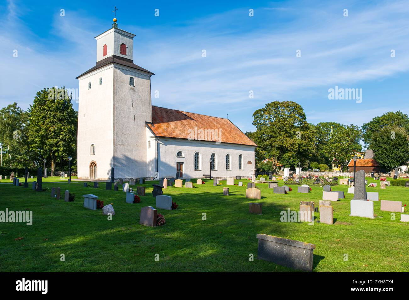 Église et cimetière du XIIe siècle à Norra Möckleby, île de Öland, Kalmar län, Suède, pour usage éditorial seulement. Banque D'Images