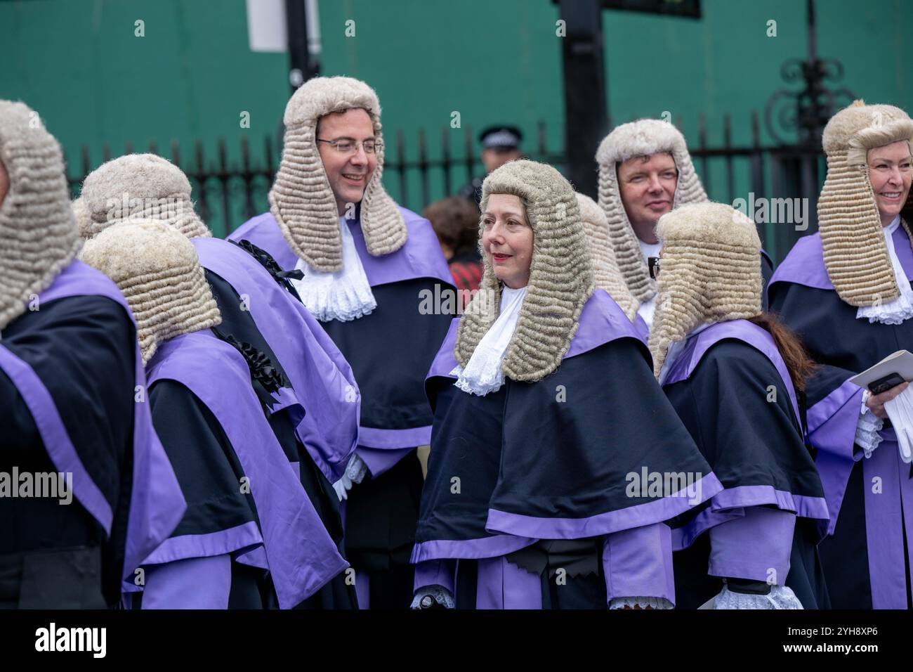 Juges de circuit (des tribunaux de comté ou de la Crown court) vus pendant l'événement. Les juges et les membres de la profession juridique au Royaume-Uni quittent l'abbaye de Westminster après un service pour marquer le début de l'année juridique en Angleterre et au pays de Galles. Banque D'Images