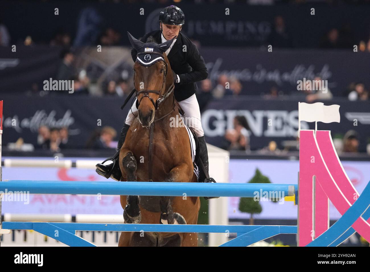 Vérone, Italie. 10 novembre 2024. Paolo Paini Riding Casal Dorato en action lors du CSI5*- W Longines FEI Jumping World Cup 2024 Gran Prix présenté par KASK, à Pala Fimauto le 10 novembre 2024, Vérone, Italie. Crédit : Roberto Tommasini/Alamy Live News Banque D'Images