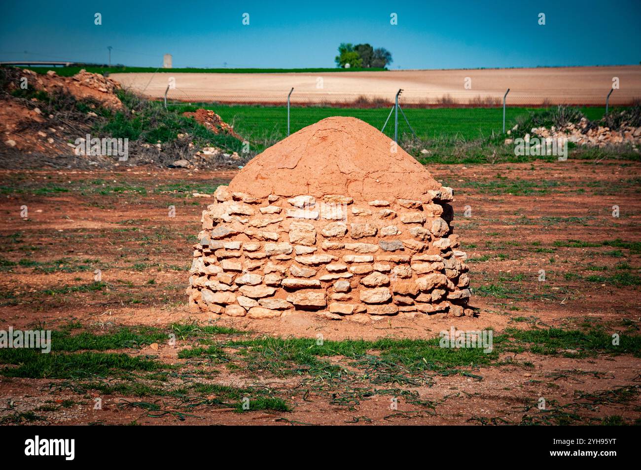 Cabane traditionnelle à la Motilla del Azuer, Daimiel. La simplicité et la force de ces structures reflètent le mode de vie de leurs créateurs Banque D'Images