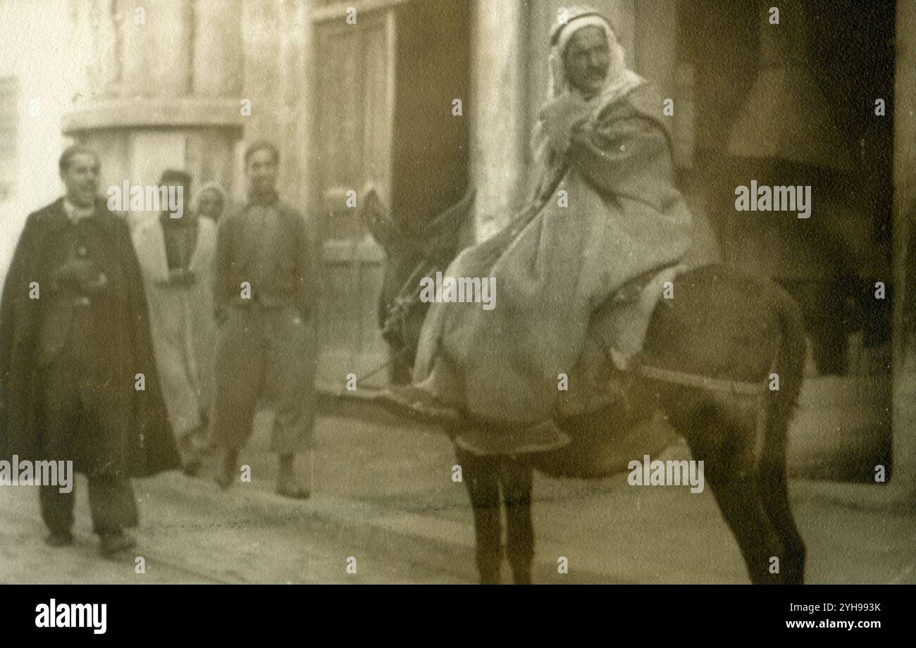 Men on a Mule Derna, Libye, 1942 Banque D'Images