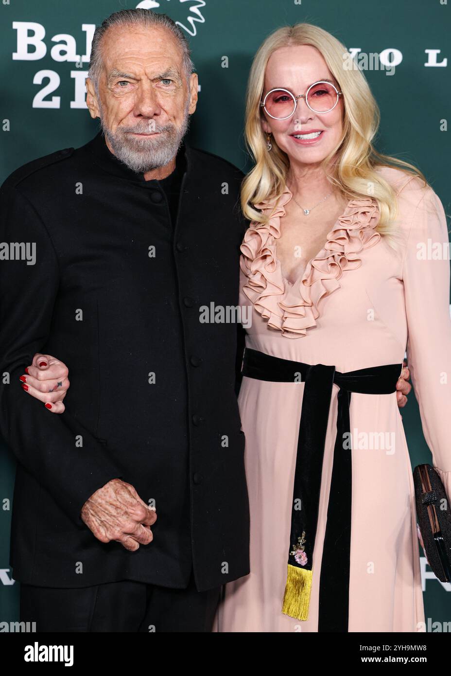 West Hollywood, États-Unis. 09 novembre 2024. WEST HOLLYWOOD, LOS ANGELES, CALIFORNIE, États-Unis - 09 NOVEMBRE : John Paul DeJoria et Eloise DeJoria arrivent au Gala Baby2Baby 2024 présenté par Paul Mitchell au Pacific Design Center le 9 novembre 2024 à West Hollywood, Los Angeles, Californie, États-Unis. (Photo de Xavier Collin/image Press Agency) crédit : image Press Agency/Alamy Live News Banque D'Images