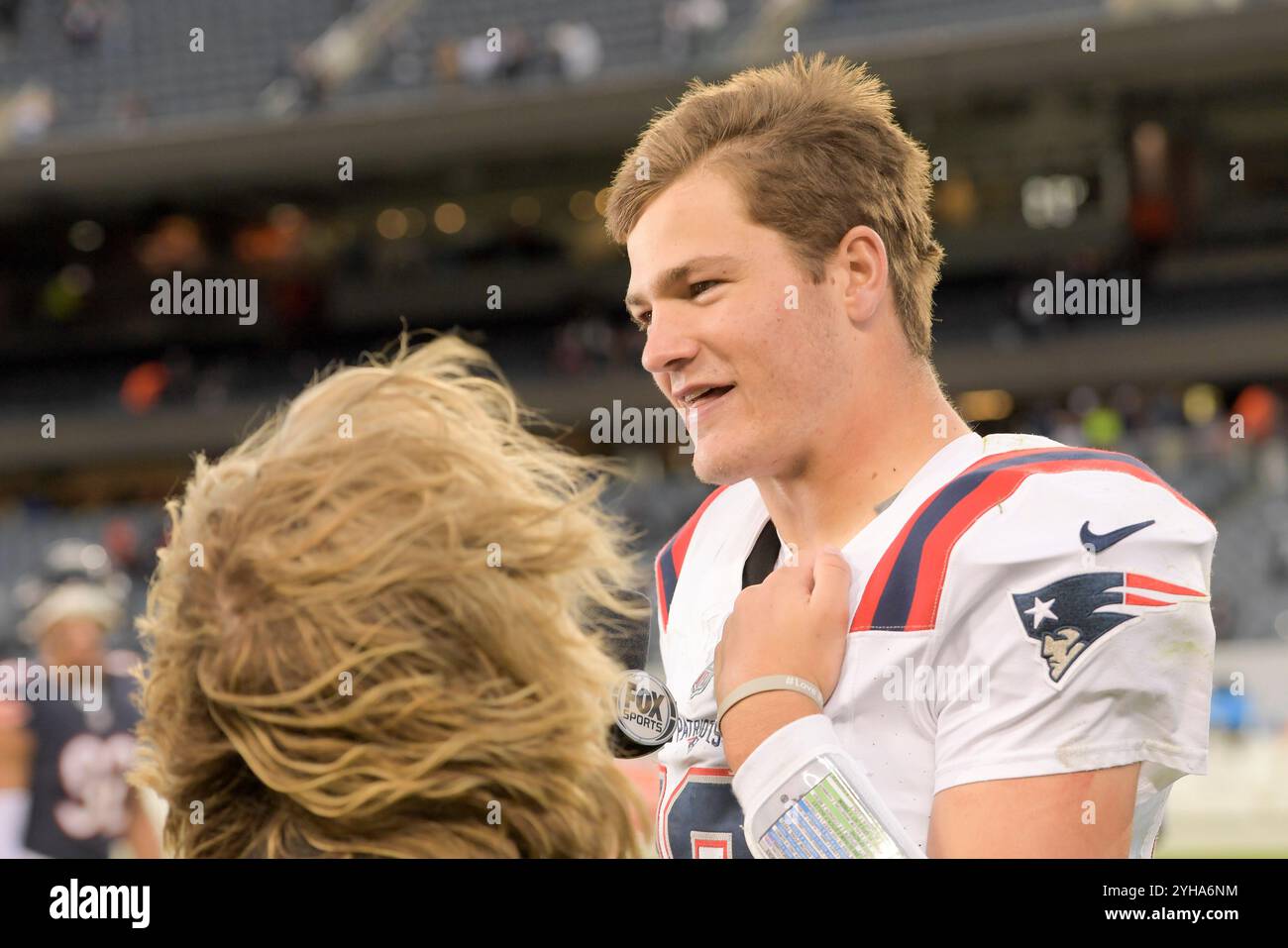 Chicago, États-Unis. 10 novembre 2024. Le quarterback des Patriots de la Nouvelle-Angleterre, Drake Maye (10 ans), donne une interview après la victoire de 19-3 contre les Bears de Chicago au Soldier Field à Chicago le dimanche 10 novembre 2024. Photo de Mark Black/UPI crédit : UPI/Alamy Live News Banque D'Images