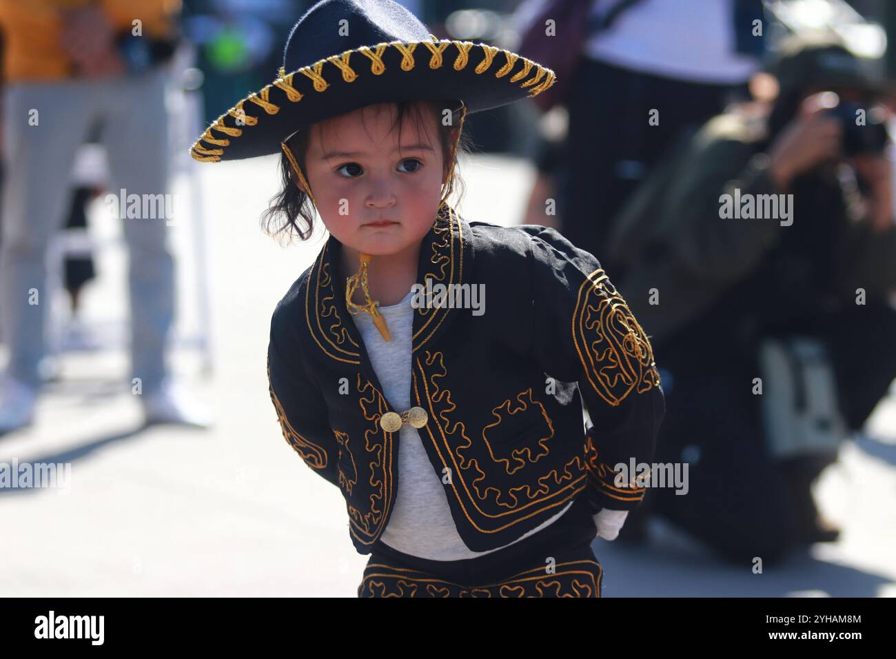 Mexico, Mexique. 10 novembre 2024. Une centaine de mariachis participent au record du monde de Mariachi dans le cadre de la clôture du premier Congrès mondial de Mariachi. 1 122 Mariachis bat le record du monde Guinness en interprétant la chanson mexicaine populaire « Cielito Lindo » en même temps sur la place principale Zocalo. Le 10 novembre 2024 à Mexico, Mexique. (Photo de Carlos Santiago/ crédit : Eyepix Group/Alamy Live News Banque D'Images