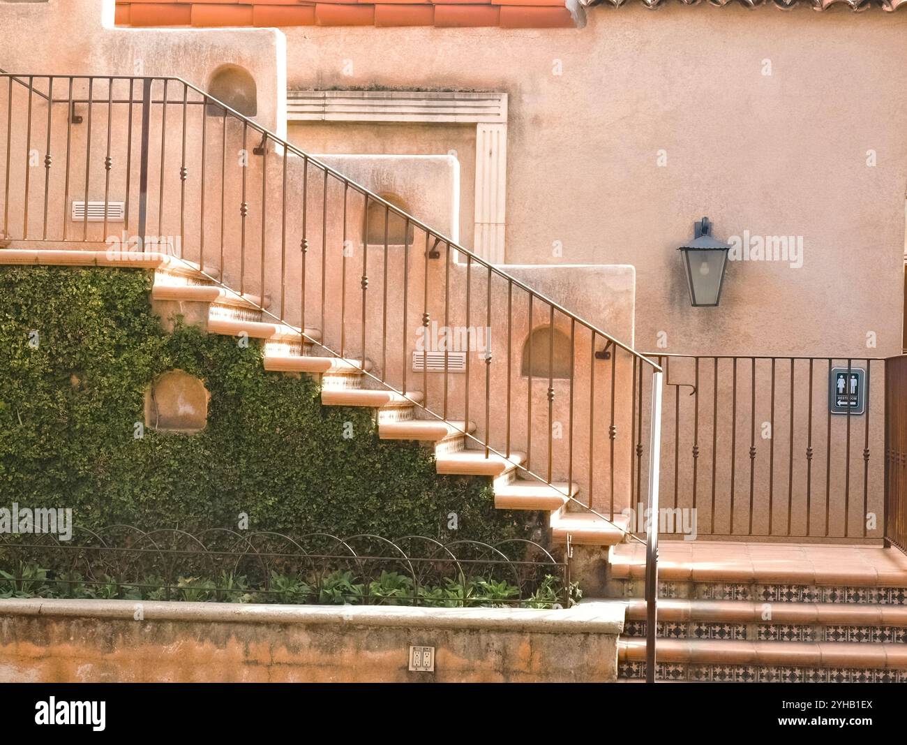 Escalier du Tlaquepaque Village Art and Gallery Center. Sedona. Arizona Banque D'Images