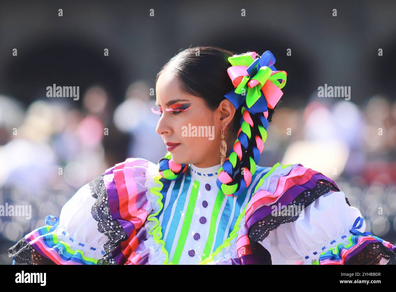 Nouveau record du monde Guinness pour Mariachis chantant Cielito Lindo cent mariachis participant au record du monde Mariachi dans le cadre de la clôture du premier Congrès mondial Mariachi. 1 122 Mariachis bat le record du monde Guinness en interprétant la populaire chanson mexicaine Cielito Lindo en même temps sur la place principale Zocalo. Le 10 novembre 2024 à Mexico, Mexique. Mexico CDMX Mexique Copyright : xCarlosxSantiagox Banque D'Images